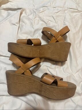 Women’s Tan Crisscross Wedge Sandals with Buckle Strap